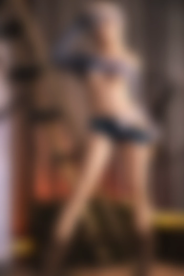 Gri Saçlı Beyaz Tenli 25 Yaşında Çıtır Realistik Manken Kız Çocuğu - TD Market - tdmarket.com.tr